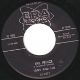 Tony & Joe - The Freeze / Gonna Get A Little Kissin' Tonight - 45