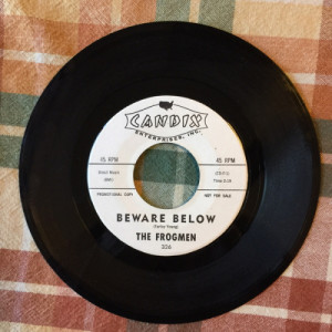 The Frogmen - Beware Below / Tioga (Swift Waters) - 7 Inch 45 RPM - Vinyl - 7"