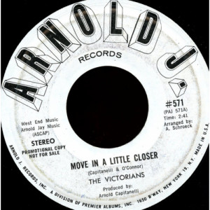 The Victorians - Move In A Little Closer / Lovin' [Vinyl] - 7 Inch 45 RPM - Vinyl - 7"