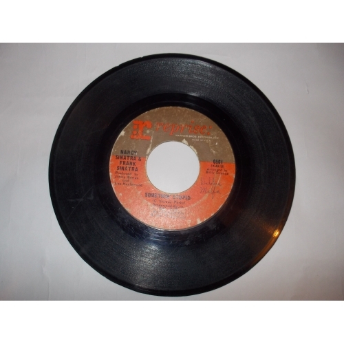 NANCYSINATRA & FRANK SINATRA - GIVE HER LOVE/SOMETHIN' STUPID - Vinyl - 7"