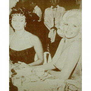 Sophia Loren & Jayne Mansfield - Sneaking A Peek - Sepia Print - Books & Others - Others